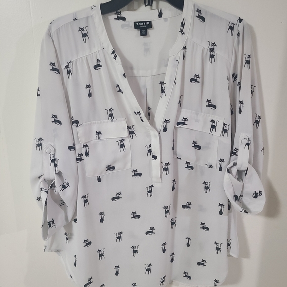 Cat Print Blouse • TORRID • Size 00 - Picture 4 of 5